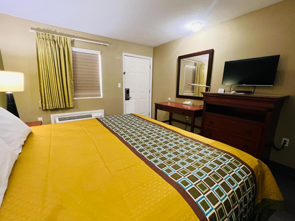 Deluxe Inn & Suites By Oyo Miami Ok Exterior photo